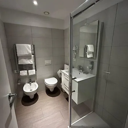 Fasthotel Linate 3* סגראטה
