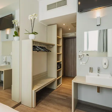 Fasthotel Linate 3* סגראטה